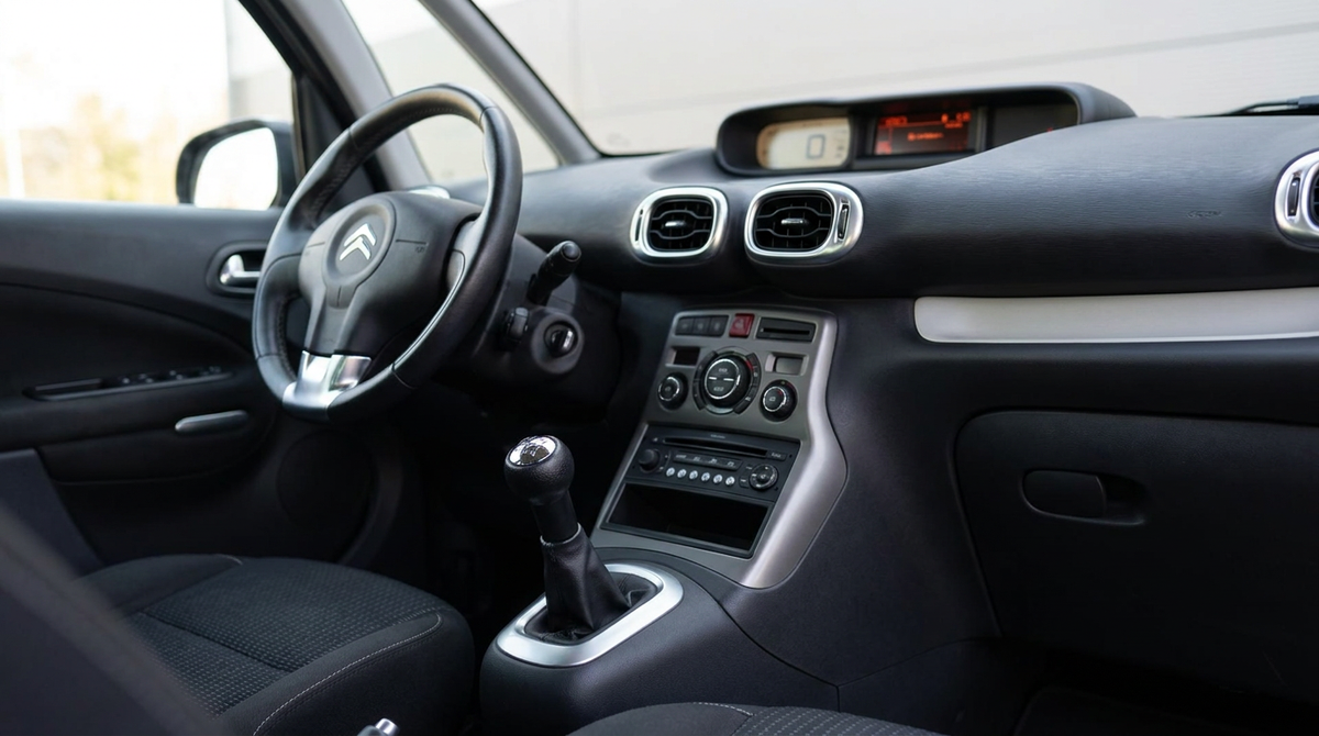 Vue intérieur de l'habitacle du pommeau de vitesse c3 picasso Image