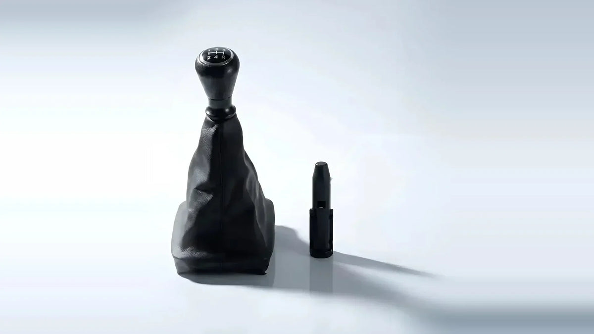 kit pommeau de vitesse et soufflet noir avec adaptateur pour peugeot 206 sur fond blanc  Image