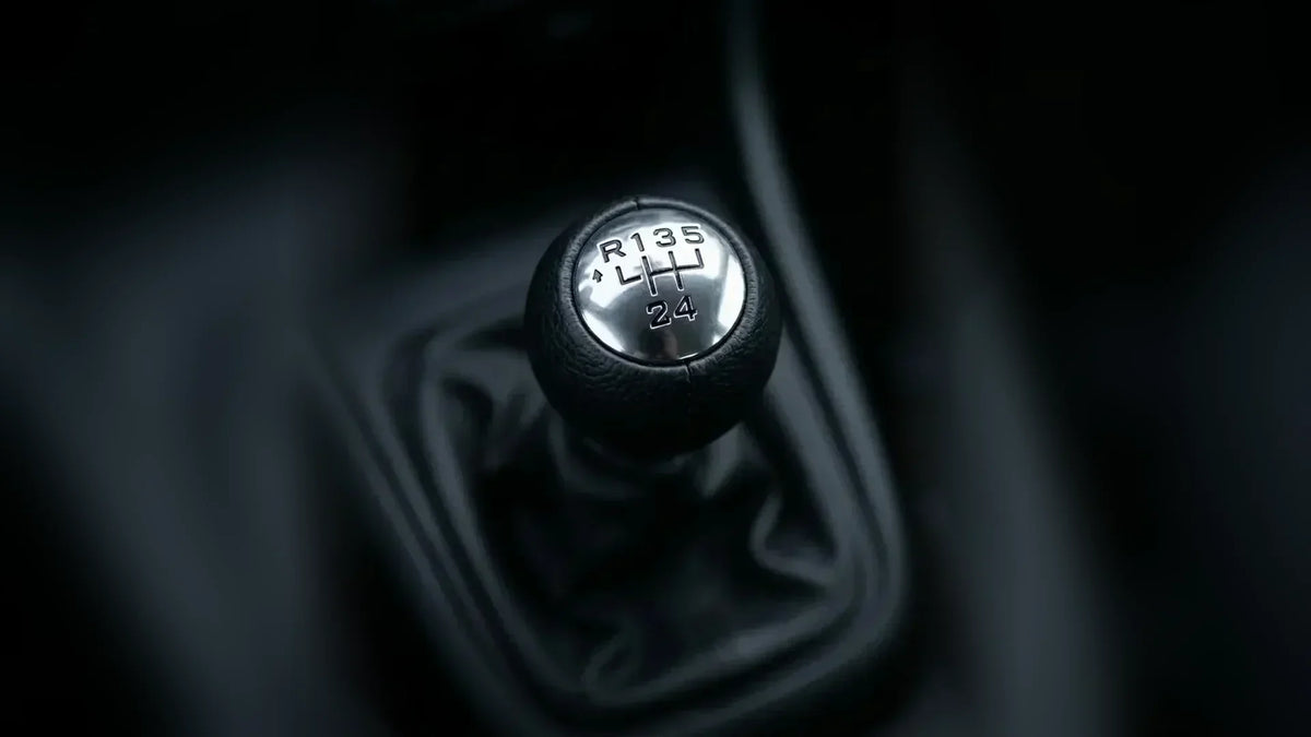 Pommeau de vitesse simili-cuir noir à pastille chromée schéma 5 vitesses Image