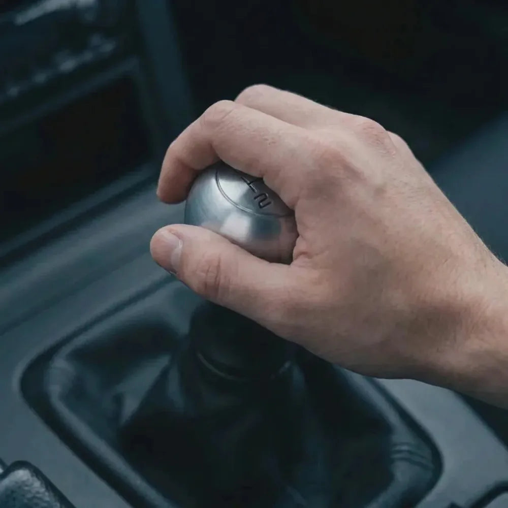 Pommeau de vitesse mat 206, prise en main sur le levier de vitesse
