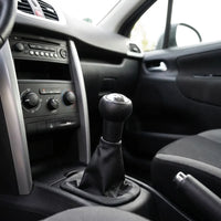 Pommeau de vitesse 207 noir, vue conducteur dans la voiture