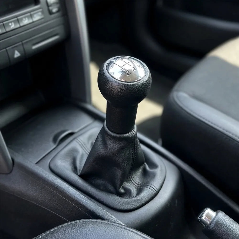 Pommeau de vitesse Berlingo noir, en situation dans un véhicule Image
