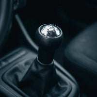 Pommeau de vitesse C4 noir, vue latérale dans la voiture