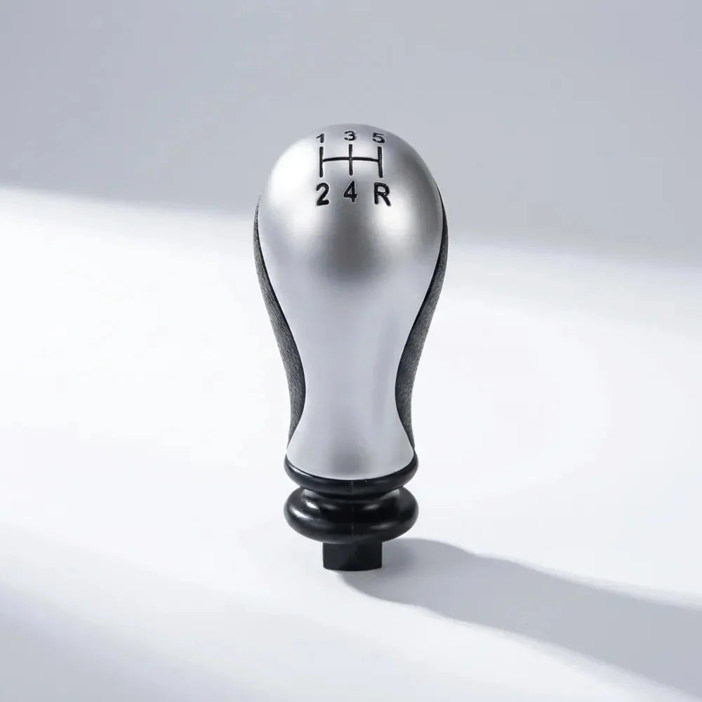 Pommeau de vitesse chromé galbé Xsara Picasso, vue produit isolée sur fond neutre